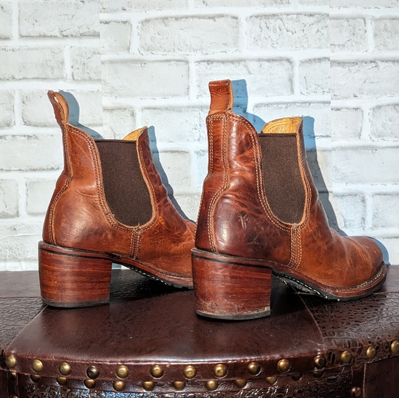 Frye Sabrina Chelsea Burgundy Red Leather Vintage-Retro Classic Moto Ankle Boots - Picture 6 of 15